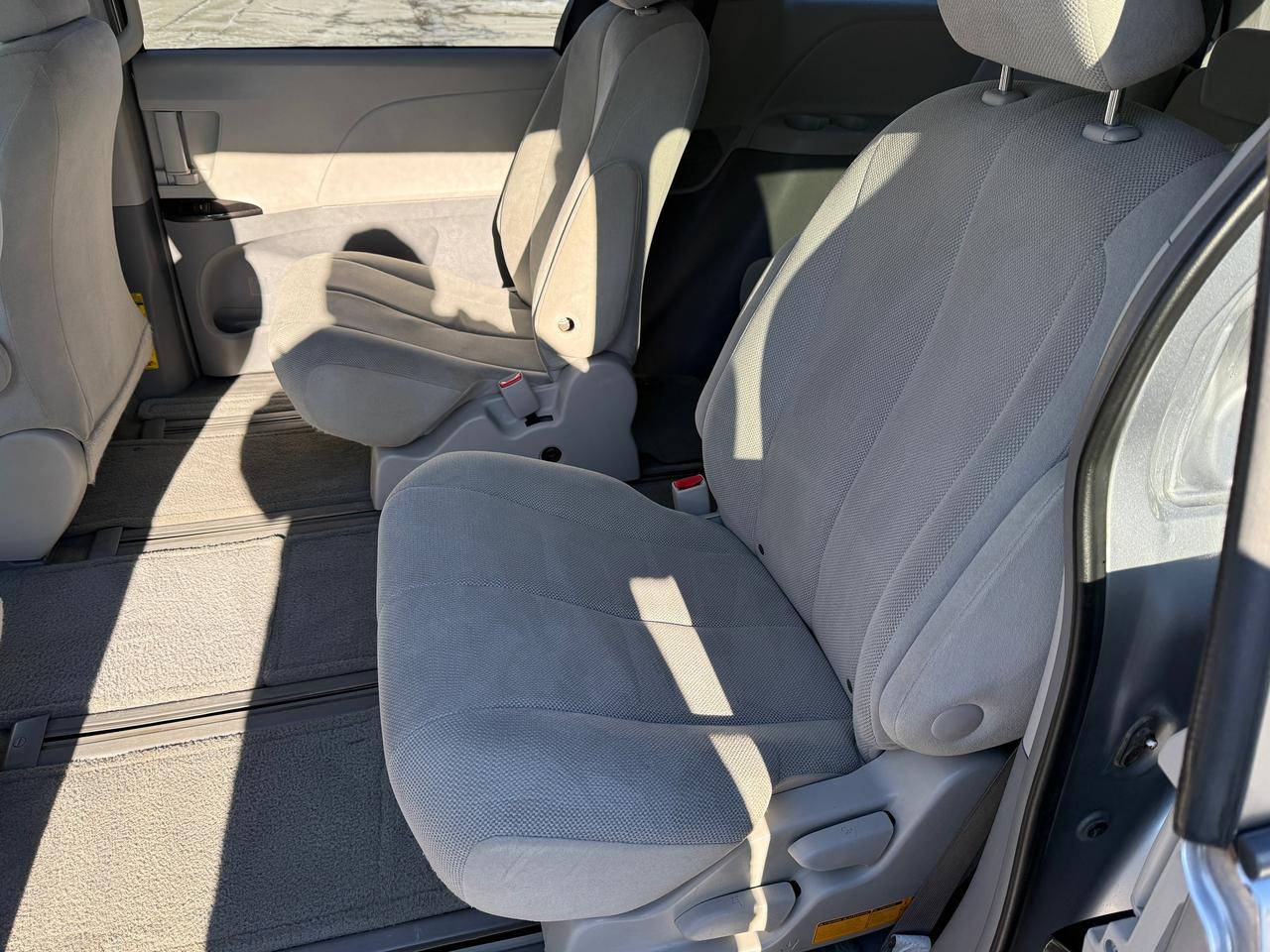 2012 Toyota Sienna 5dr V6 7-Pass FWD..VERY CLEAN..CERTIFIED! Photo