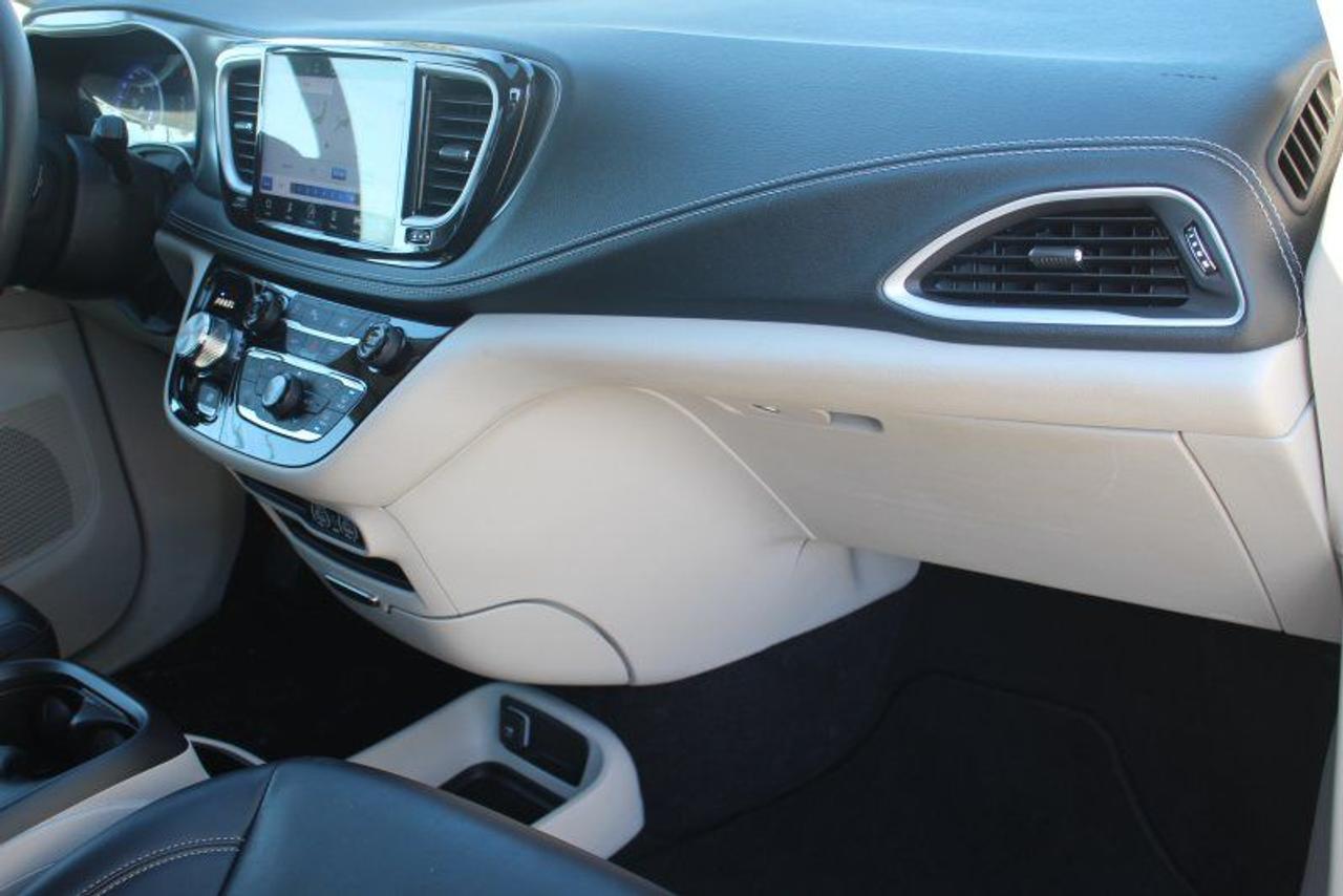 2023 Chrysler Pacifica TouringL*Heated Leather*PWR Doors*CarPlay*Rear Cam Photo