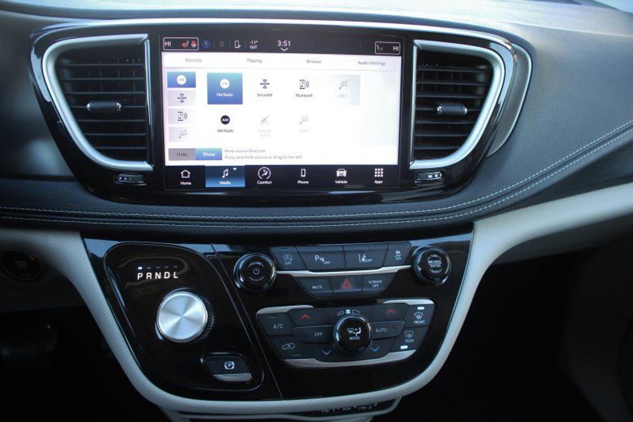 2023 Chrysler Pacifica TouringL*Heated Leather*PWR Doors*CarPlay*Rear Cam Photo