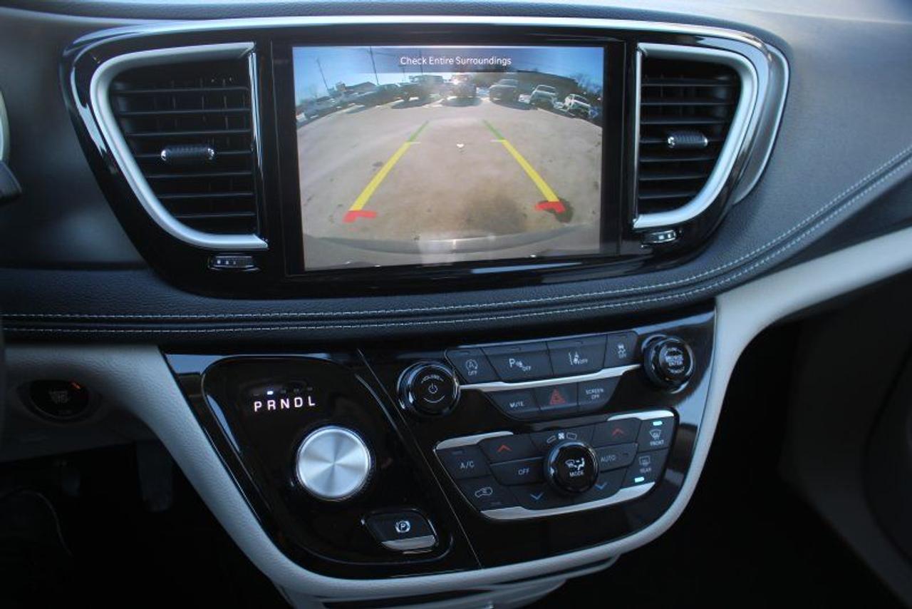 2023 Chrysler Pacifica TouringL*Heated Leather*PWR Doors*CarPlay*Rear Cam Photo