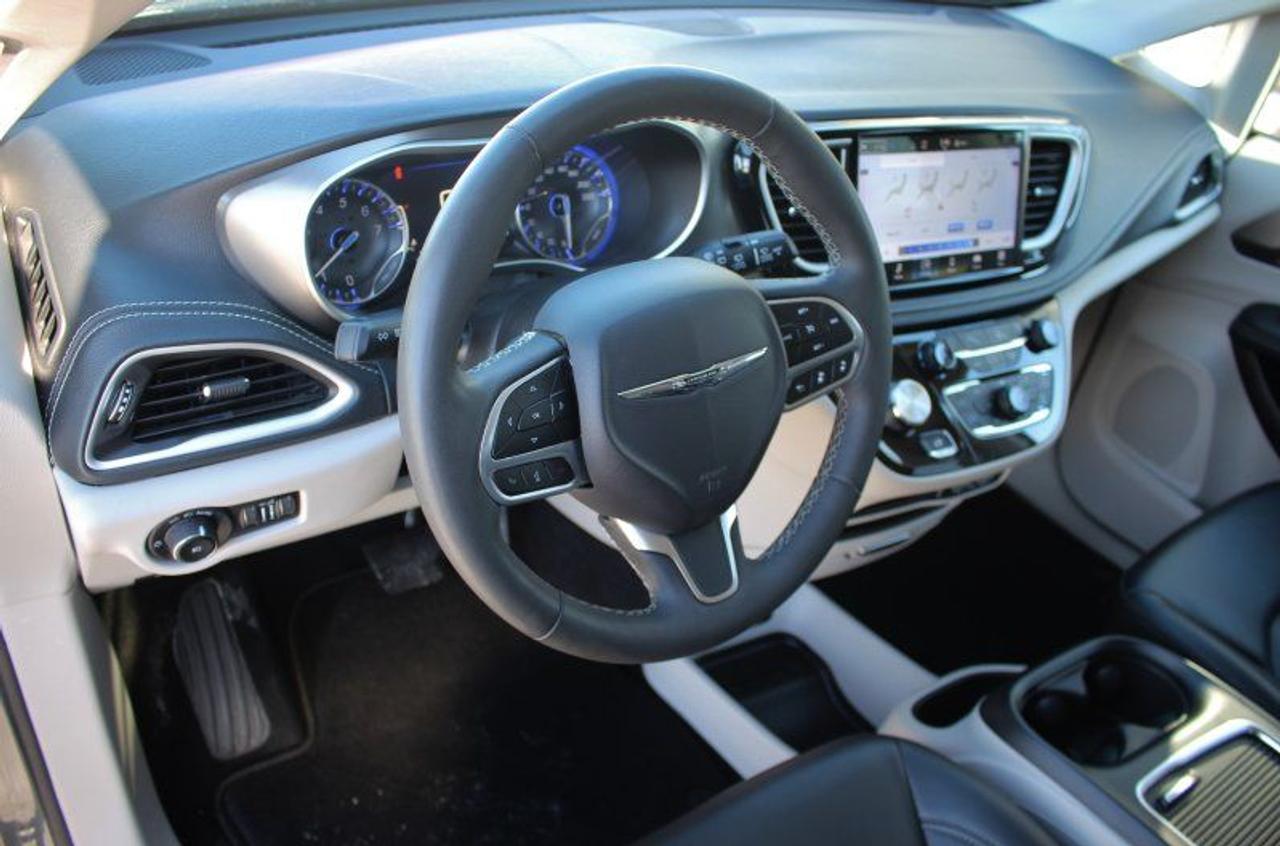 2023 Chrysler Pacifica TouringL*Heated Leather*PWR Doors*CarPlay*Rear Cam Photo