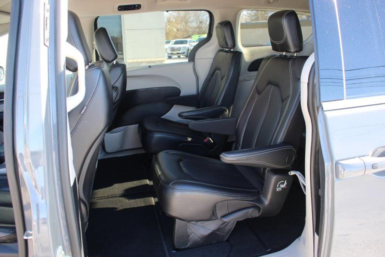 2023 Chrysler Pacifica TouringL*Heated Leather*PWR Doors*CarPlay*Rear Cam Photo