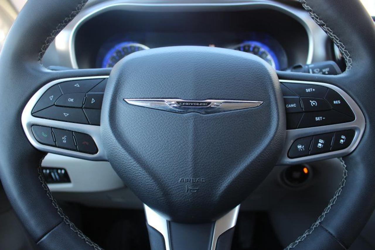 2023 Chrysler Pacifica TouringL*Heated Leather*PWR Doors*CarPlay*Rear Cam Photo