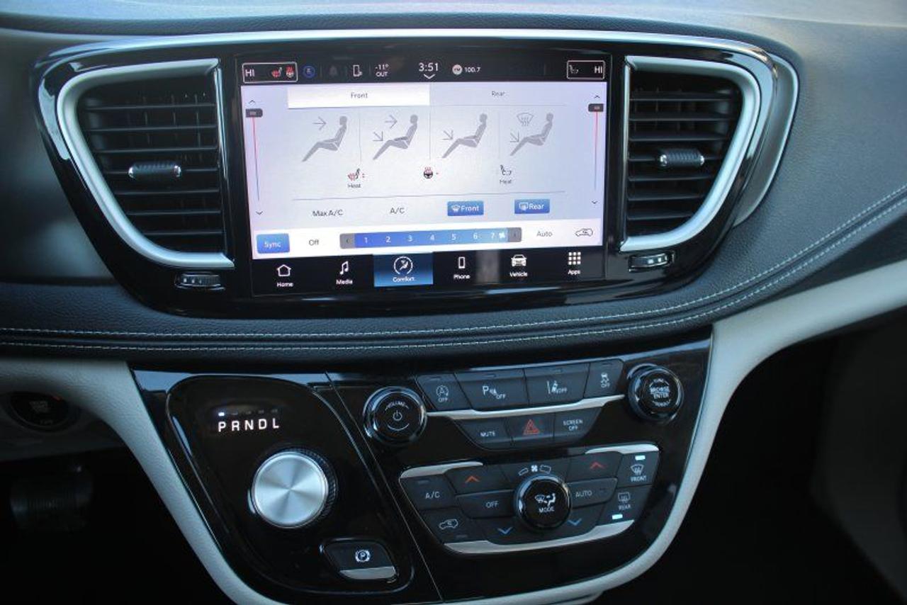 2023 Chrysler Pacifica TouringL*Heated Leather*PWR Doors*CarPlay*Rear Cam Photo