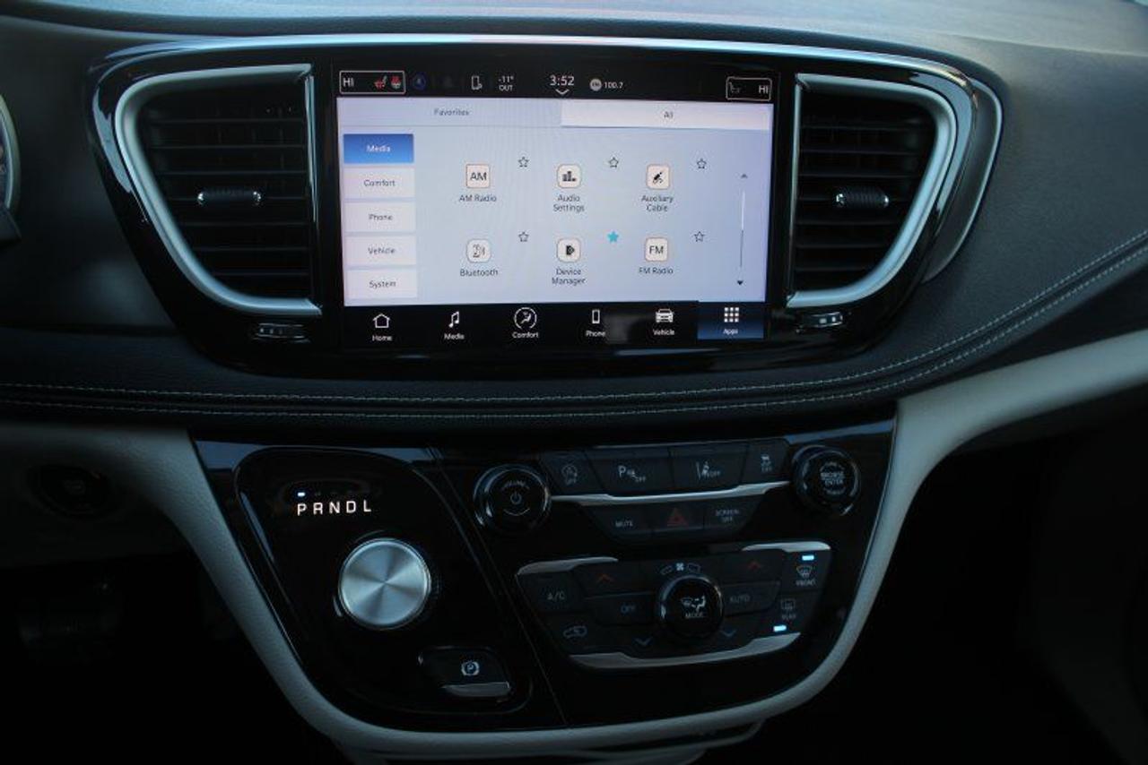 2023 Chrysler Pacifica TouringL*Heated Leather*PWR Doors*CarPlay*Rear Cam Photo