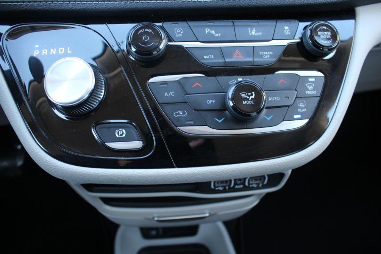 2023 Chrysler Pacifica TouringL*Heated Leather*PWR Doors*CarPlay*Rear Cam Photo