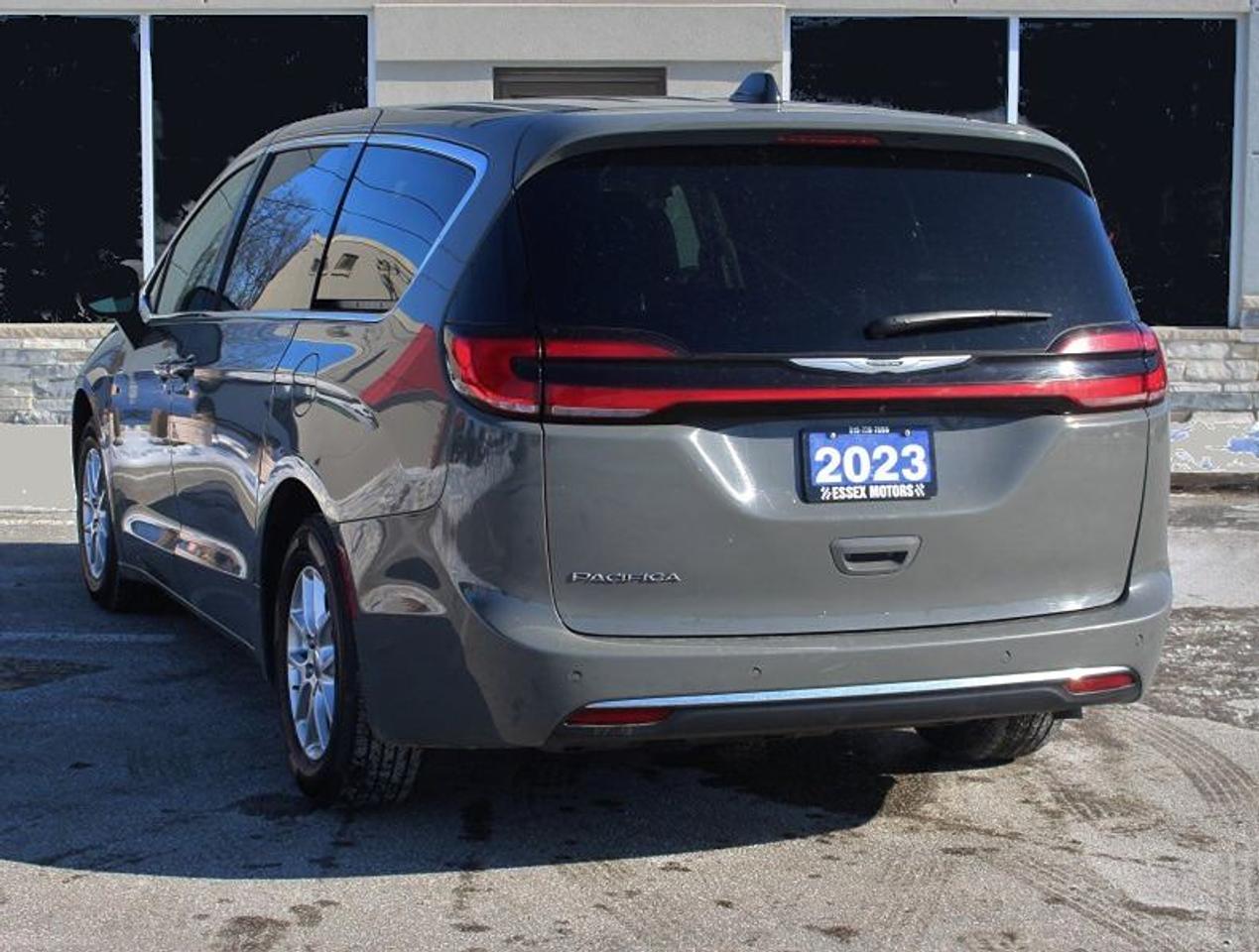 2023 Chrysler Pacifica TouringL*Heated Leather*PWR Doors*CarPlay*Rear Cam Photo