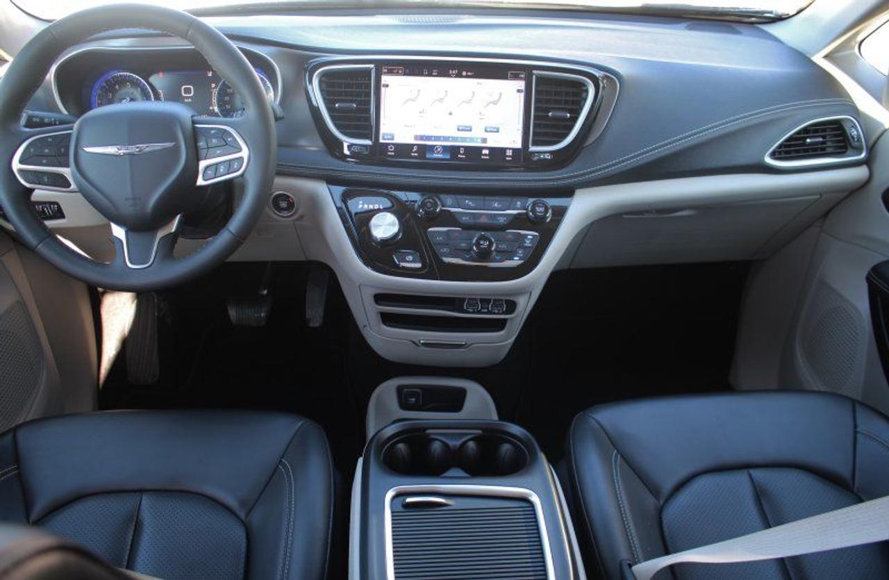 2023 Chrysler Pacifica TouringL*Heated Leather*PWR Doors*CarPlay*Rear Cam Photo