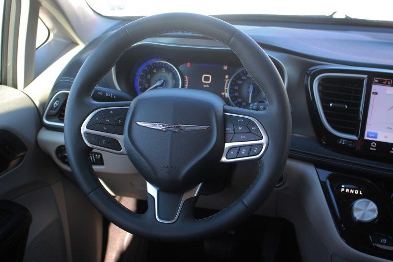 2023 Chrysler Pacifica TouringL*Heated Leather*PWR Doors*CarPlay*Rear Cam Photo