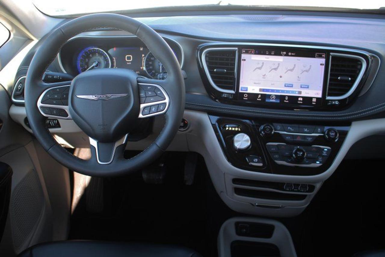2023 Chrysler Pacifica TouringL*Heated Leather*PWR Doors*CarPlay*Rear Cam Photo