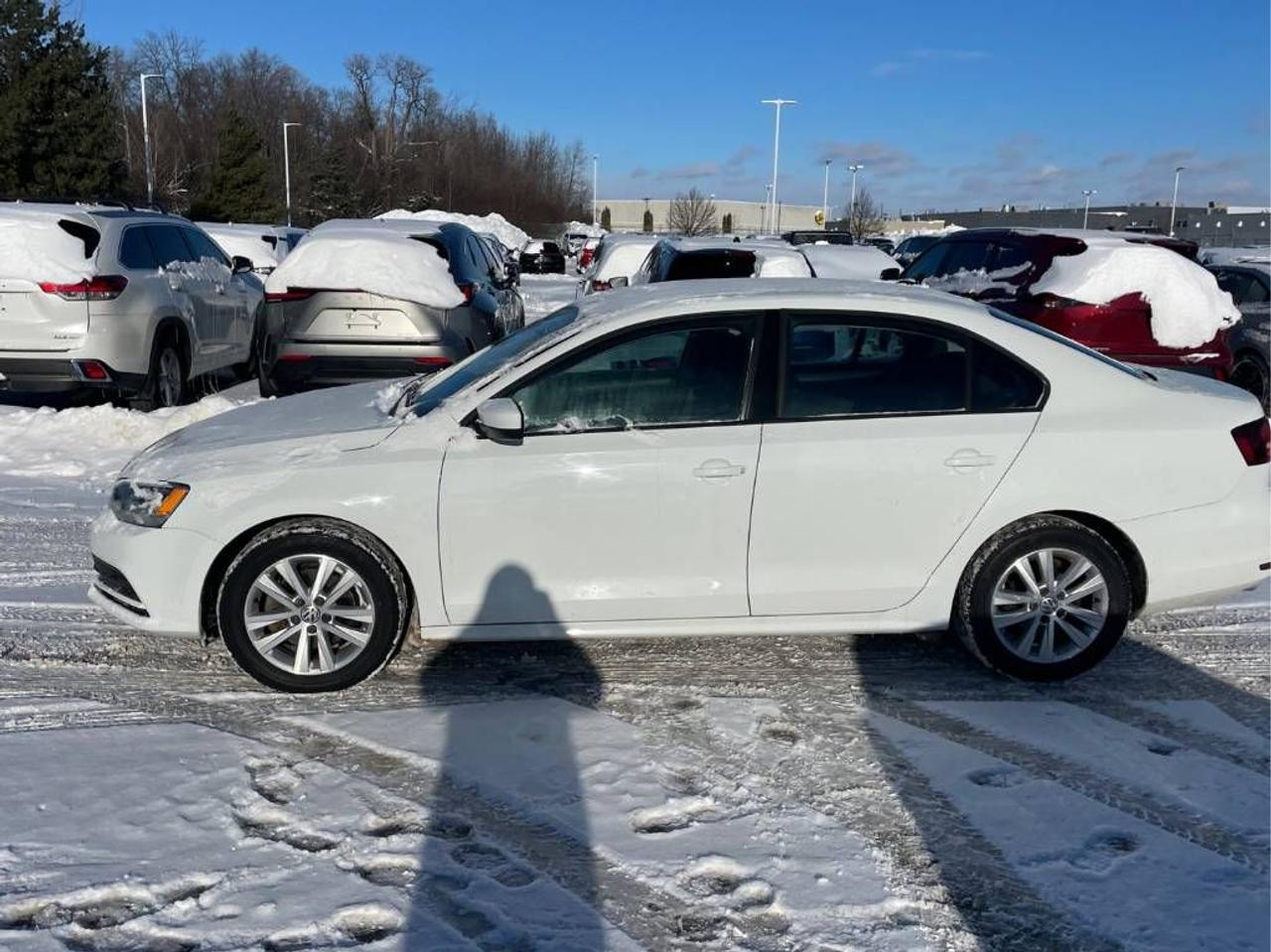 2017 Volkswagen Jetta Trendline+ 5SPD, HEATED SEATS, BACK-UP CAMERA!! Photo5
