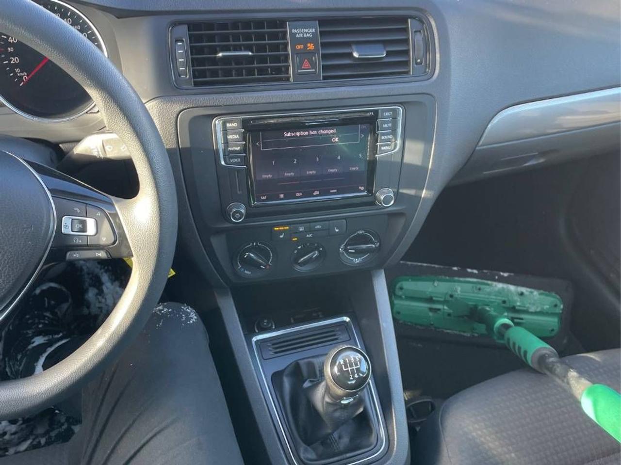 2017 Volkswagen Jetta Trendline+ 5SPD, HEATED SEATS, BACK-UP CAMERA!! Photo17