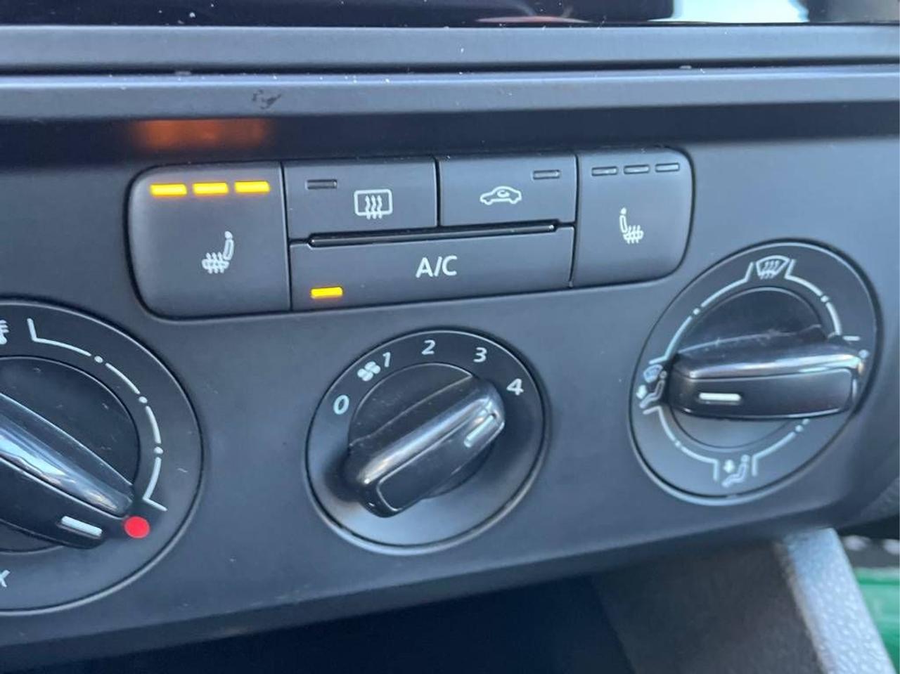 2017 Volkswagen Jetta Trendline+ 5SPD, HEATED SEATS, BACK-UP CAMERA!! Photo19