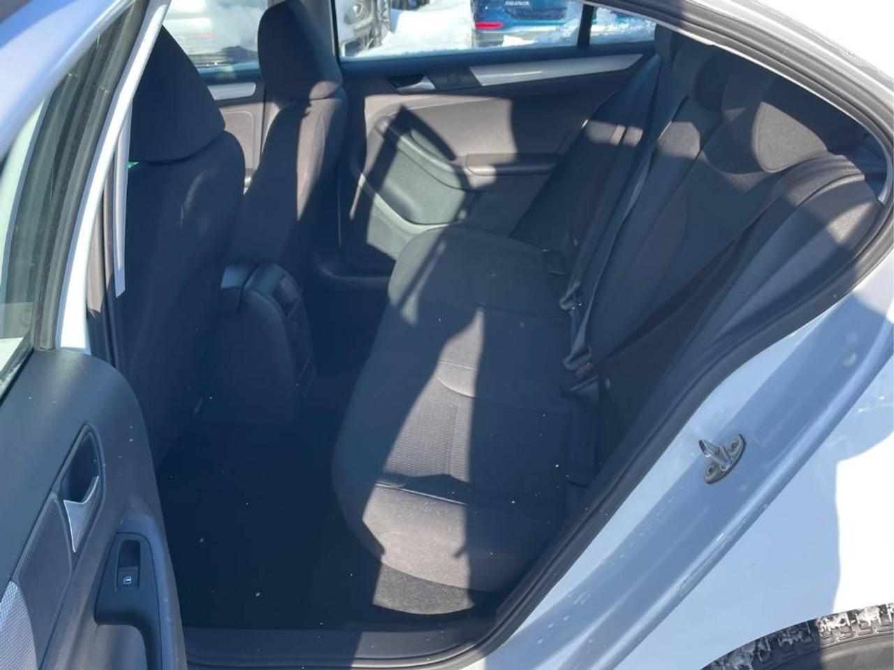 2017 Volkswagen Jetta Trendline+ 5SPD, HEATED SEATS, BACK-UP CAMERA!! Photo46