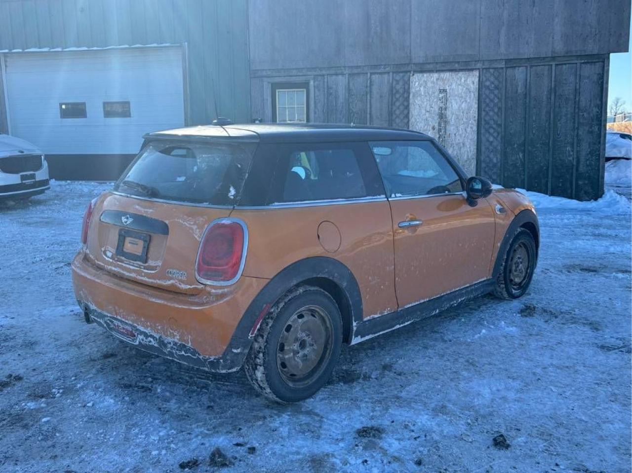 2017 MINI Cooper AUTO, LEATHER, SUNROOF, HARMAN KARDON STEREO! Photo4