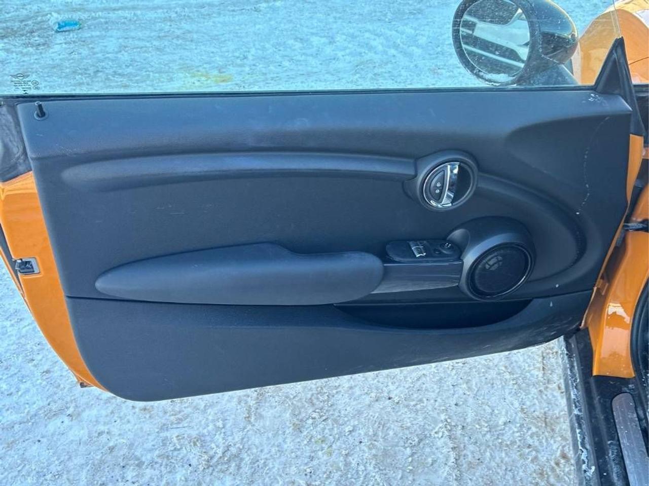 2017 MINI Cooper AUTO, LEATHER, SUNROOF, HARMAN KARDON STEREO! - Photo #12