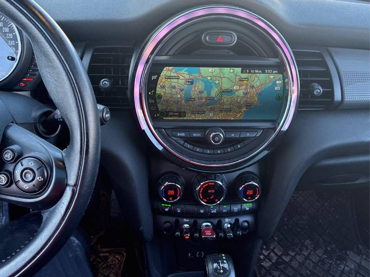 2017 MINI Cooper AUTO, LEATHER, SUNROOF, HARMAN KARDON STEREO! - Photo #15
