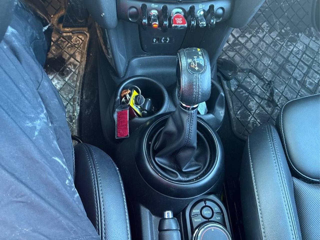 2017 MINI Cooper AUTO, LEATHER, SUNROOF, HARMAN KARDON STEREO! - Photo #19