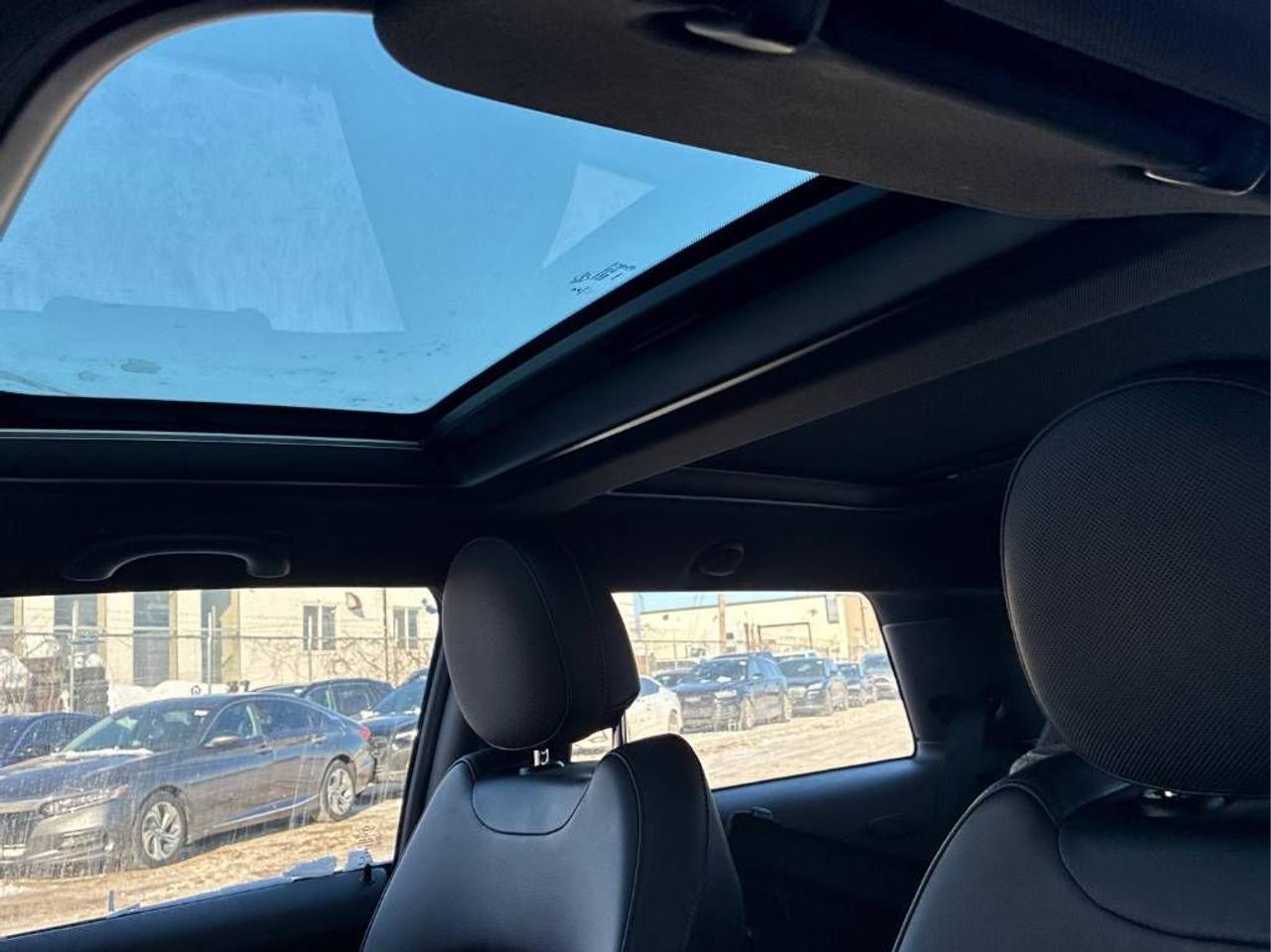 2017 MINI Cooper AUTO, LEATHER, SUNROOF, HARMAN KARDON STEREO! - Photo #21