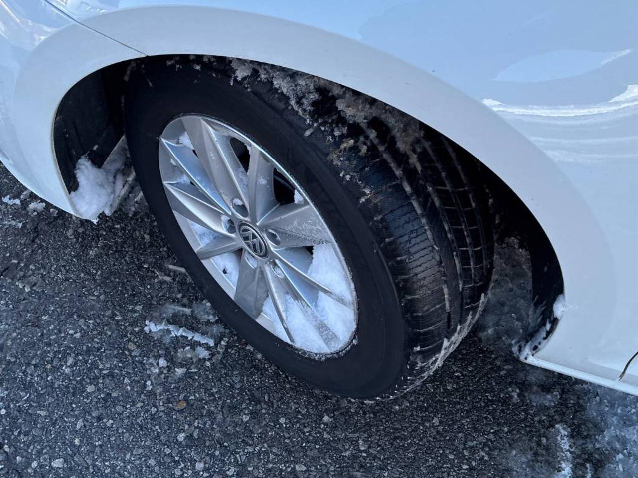 2016 Volkswagen Golf Trendline AUTO, HEATED SEATS, BACK-UP CAMERA!!! Photo38