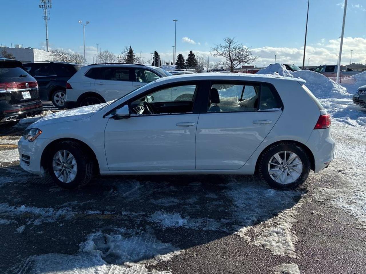 2016 Volkswagen Golf Trendline AUTO, HEATED SEATS, BACK-UP CAMERA!!! Photo4