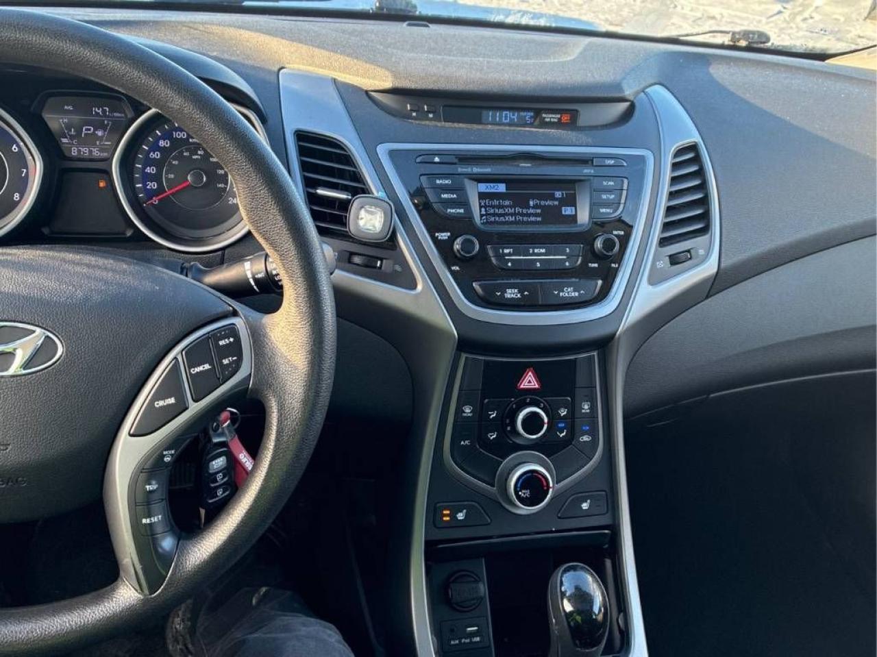 2015 Hyundai Elantra Sport Appearance pkg, AUTO, SUNROOF, HEATED SEATS! Photo