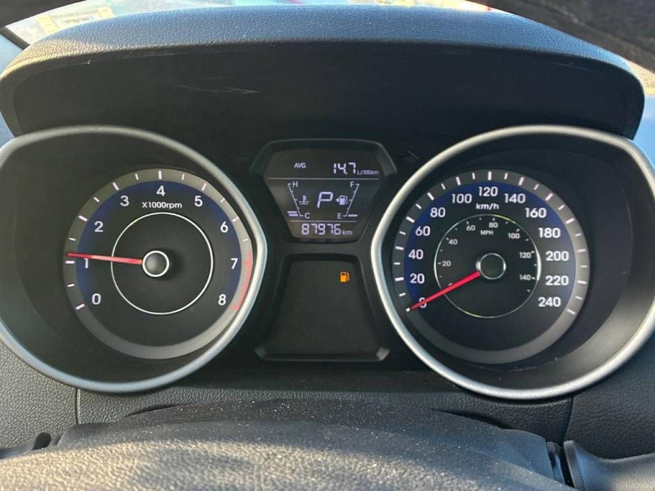 2015 Hyundai Elantra Sport Appearance pkg, AUTO, SUNROOF, HEATED SEATS! Photo