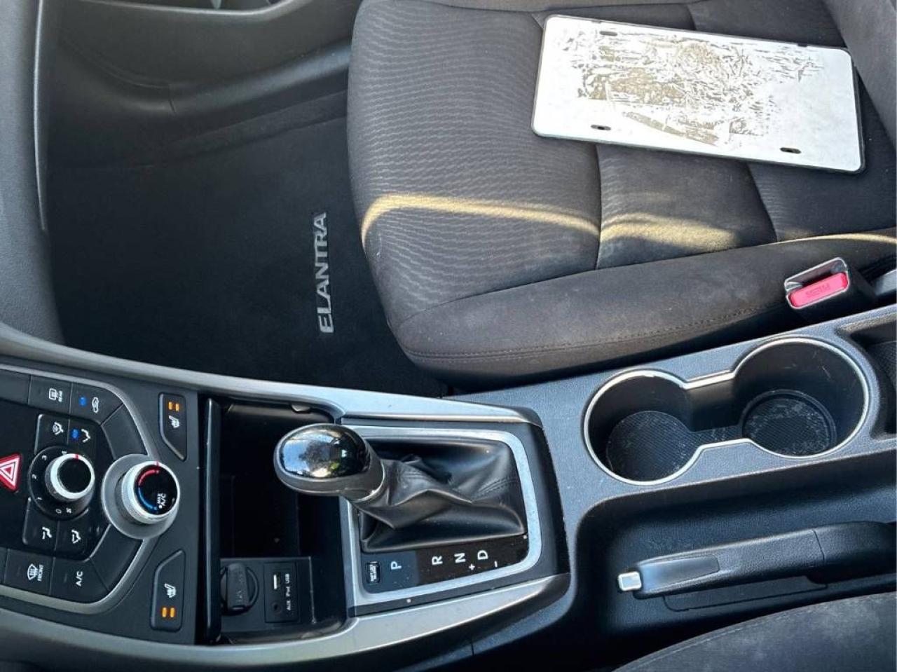 2015 Hyundai Elantra Sport Appearance pkg, AUTO, SUNROOF, HEATED SEATS! Photo