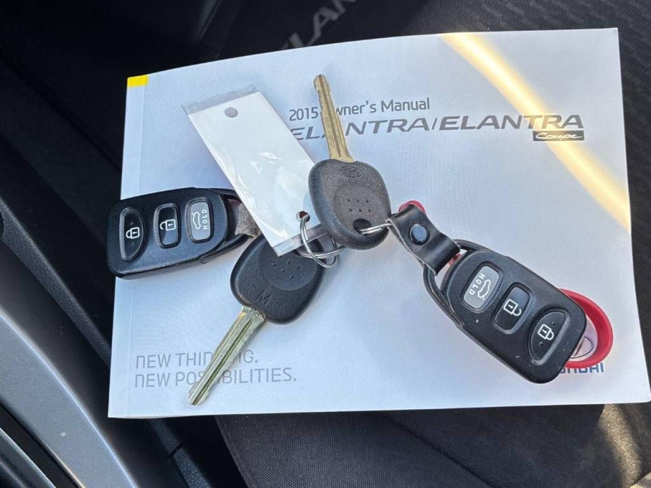 2015 Hyundai Elantra Sport Appearance pkg, AUTO, SUNROOF, HEATED SEATS! Photo