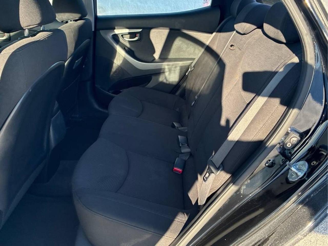 2015 Hyundai Elantra Sport Appearance pkg, AUTO, SUNROOF, HEATED SEATS! Photo