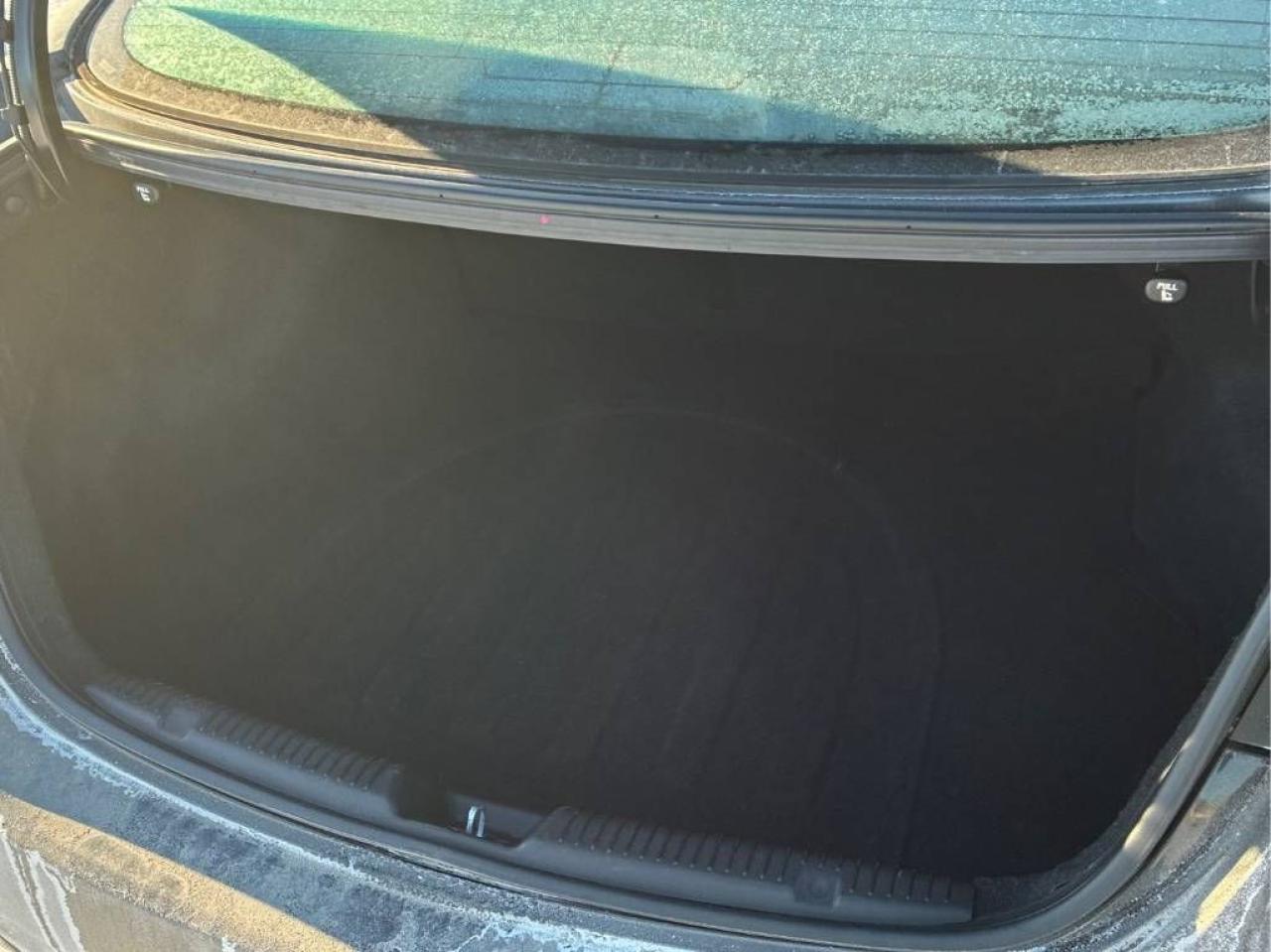 2015 Hyundai Elantra Sport Appearance pkg, AUTO, SUNROOF, HEATED SEATS! Photo