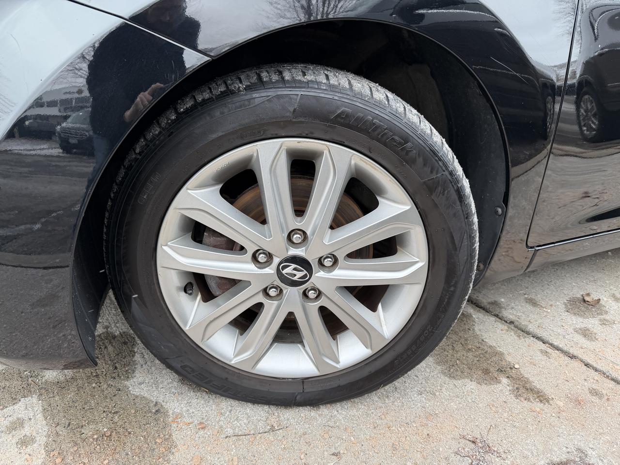 2015 Hyundai Elantra Sport Appearance pkg, AUTO, SUNROOF, HEATED SEATS! Photo48