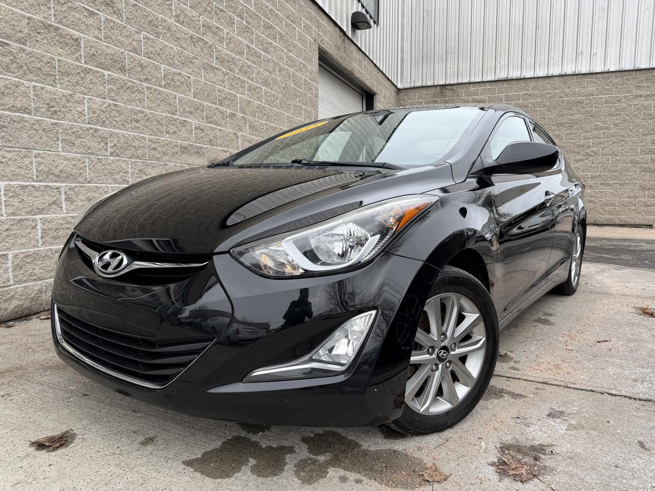 2015 Hyundai Elantra Sport Appearance pkg, AUTO, SUNROOF, HEATED SEATS! Photo2