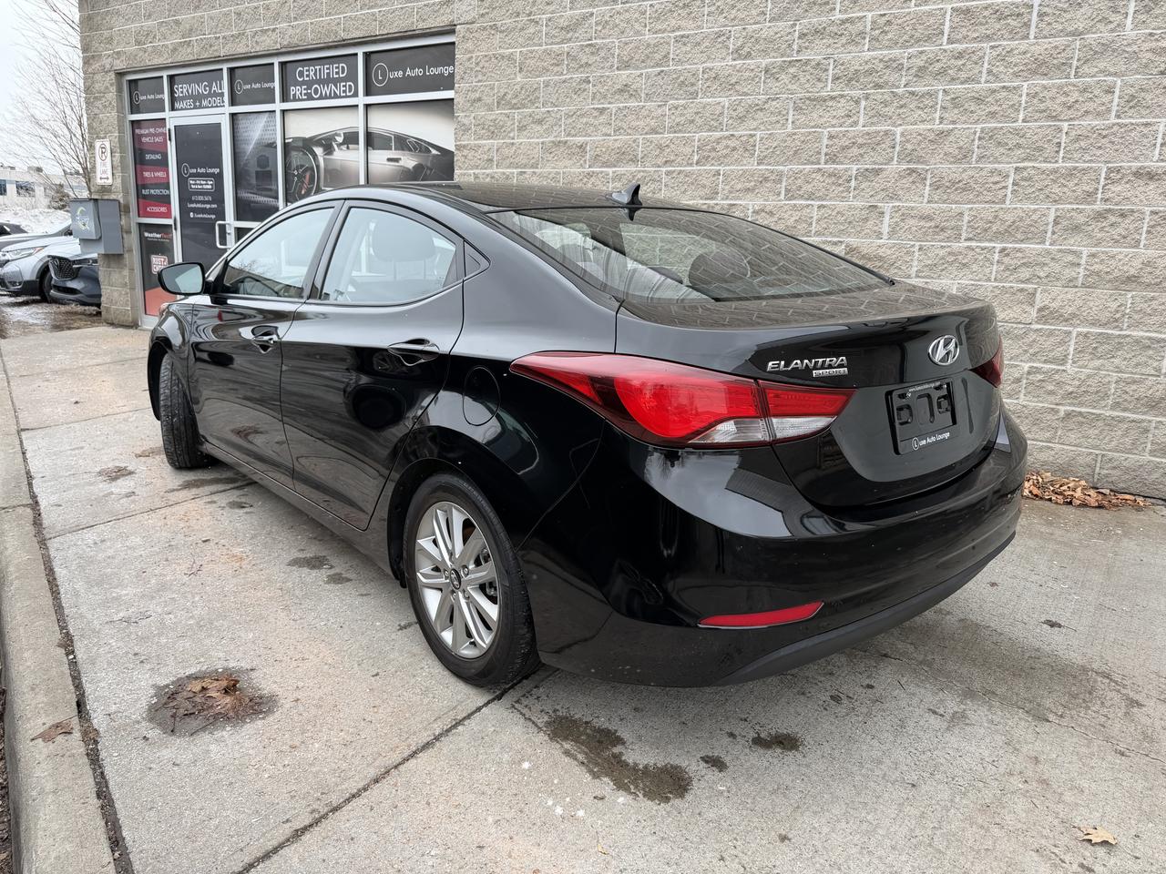 2015 Hyundai Elantra Sport Appearance pkg, AUTO, SUNROOF, HEATED SEATS! Photo4
