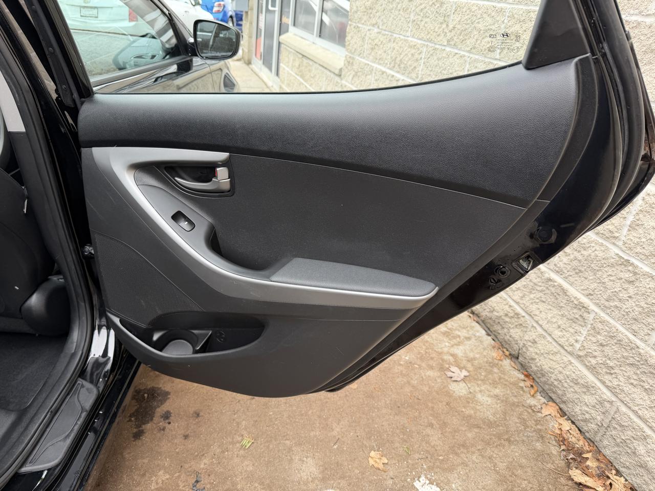 2015 Hyundai Elantra Sport Appearance pkg, AUTO, SUNROOF, HEATED SEATS! Photo68