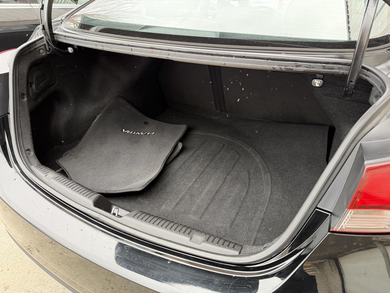 2015 Hyundai Elantra Sport Appearance pkg, AUTO, SUNROOF, HEATED SEATS! Photo31