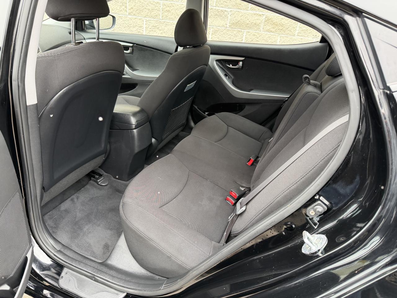 2015 Hyundai Elantra Sport Appearance pkg, AUTO, SUNROOF, HEATED SEATS! Photo30