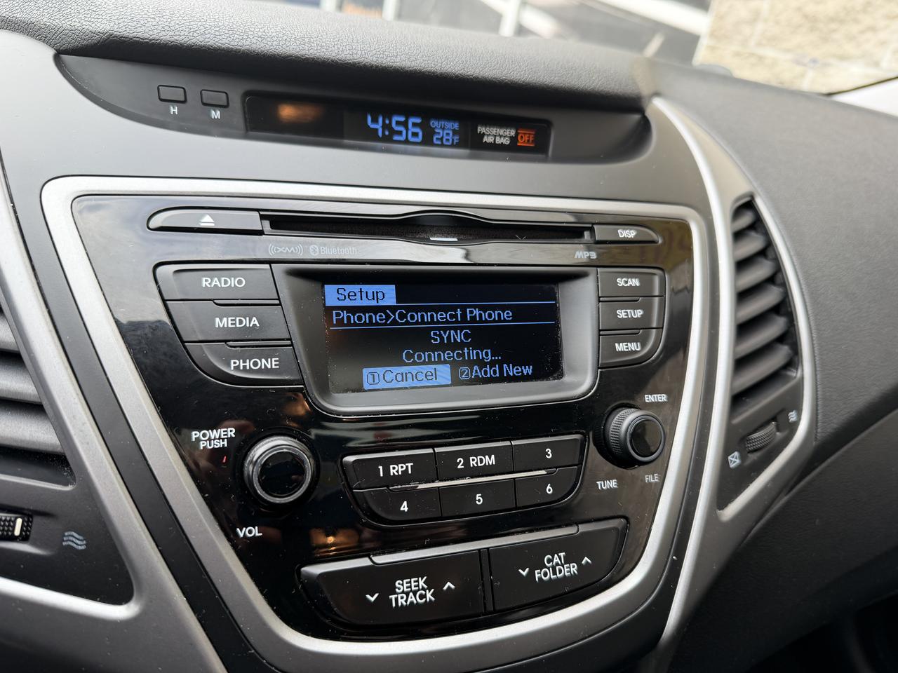 2015 Hyundai Elantra Sport Appearance pkg, AUTO, SUNROOF, HEATED SEATS! Photo24