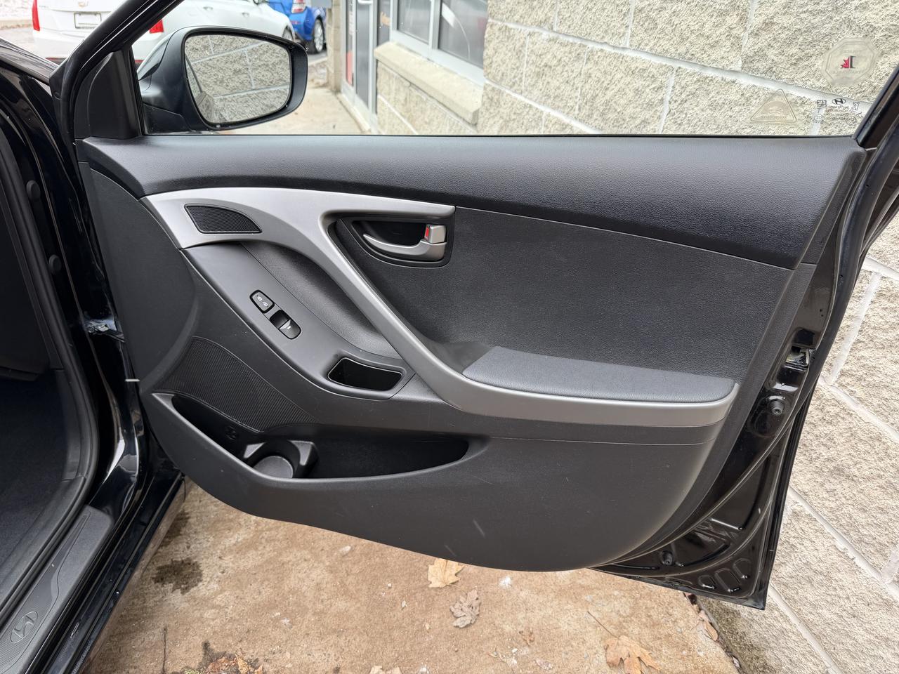 2015 Hyundai Elantra Sport Appearance pkg, AUTO, SUNROOF, HEATED SEATS! Photo70