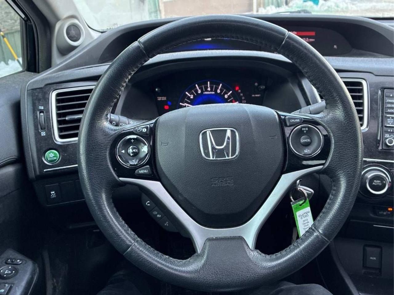 2013 Honda Civic Touring AUTO, LEATHER, SUNROOF, NAV, HEATED SEATS! Photo17