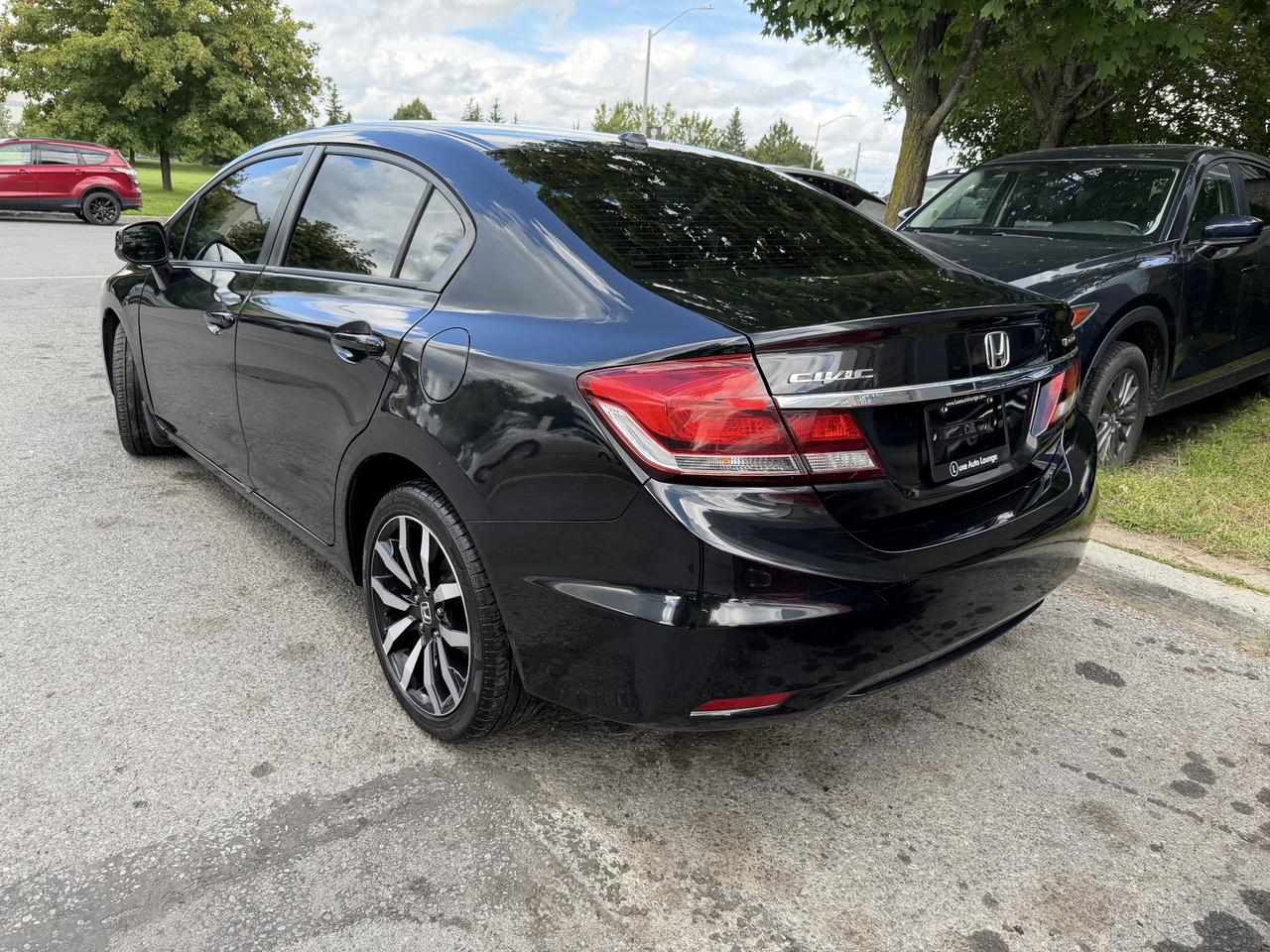 2013 Honda Civic Touring AUTO, LEATHER, SUNROOF, NAV, HEATED SEATS! Photo