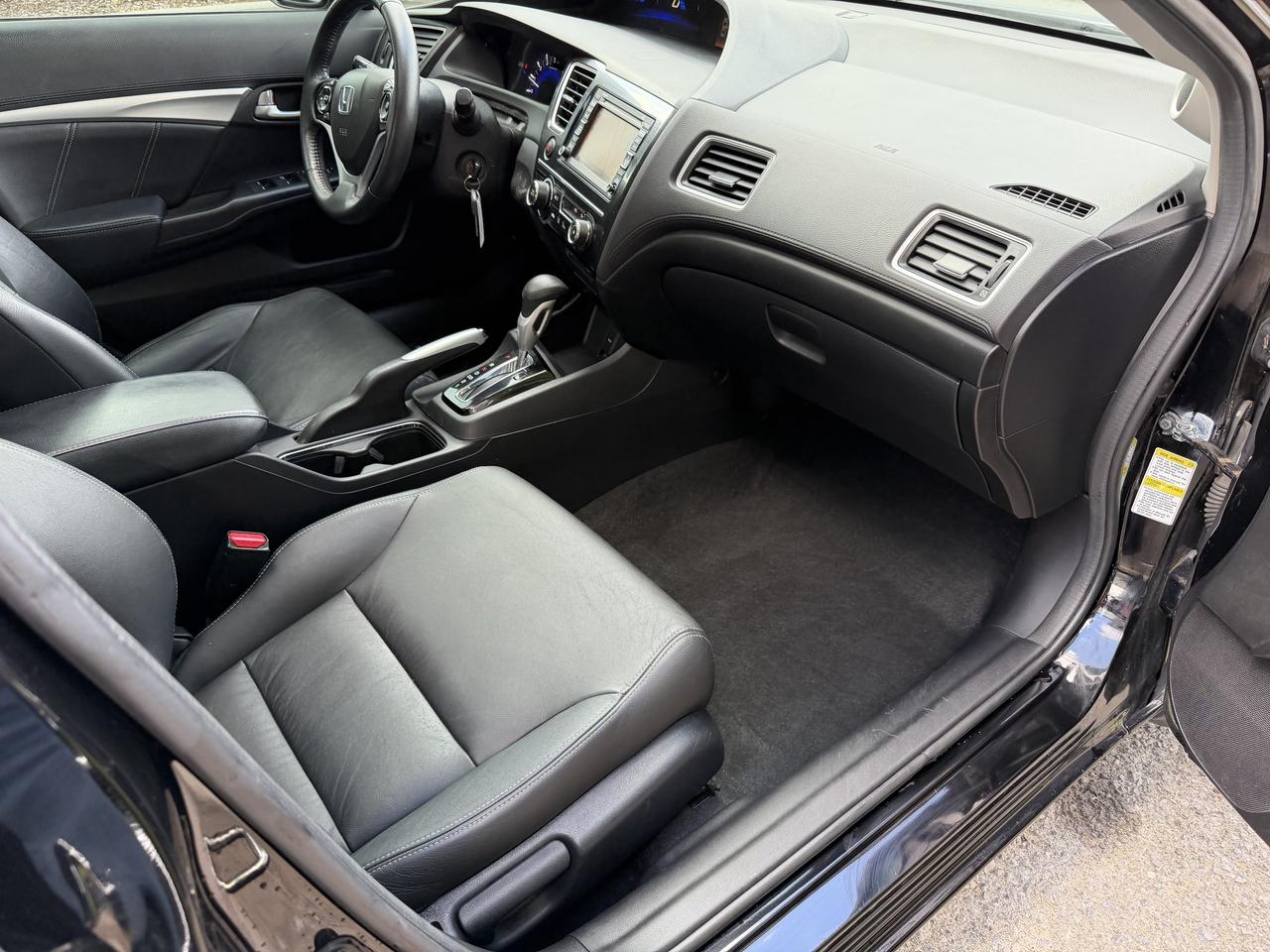 2013 Honda Civic Touring AUTO, LEATHER, SUNROOF, NAV, HEATED SEATS! Photo