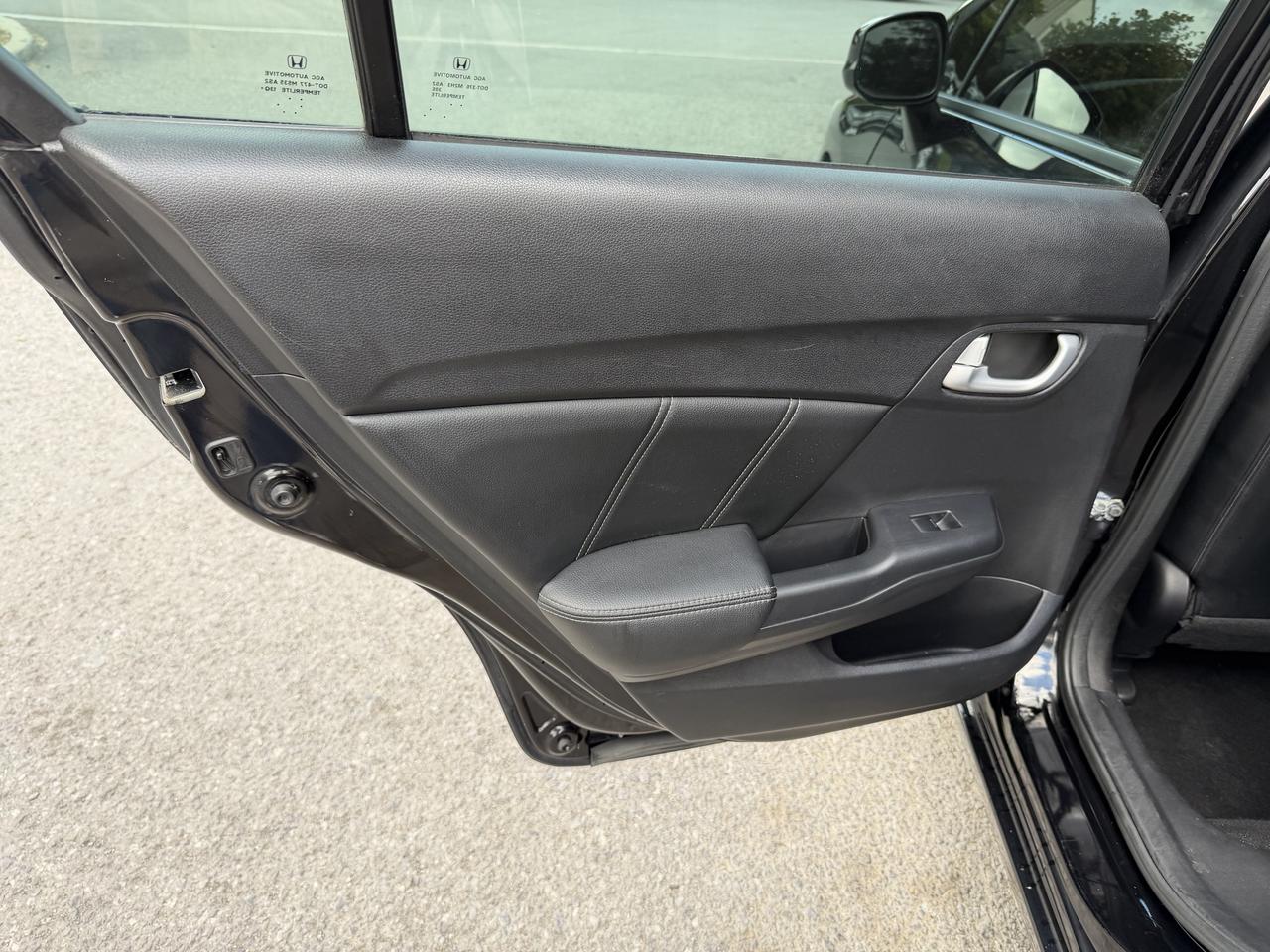 2013 Honda Civic Touring AUTO, LEATHER, SUNROOF, NAV, HEATED SEATS! Photo