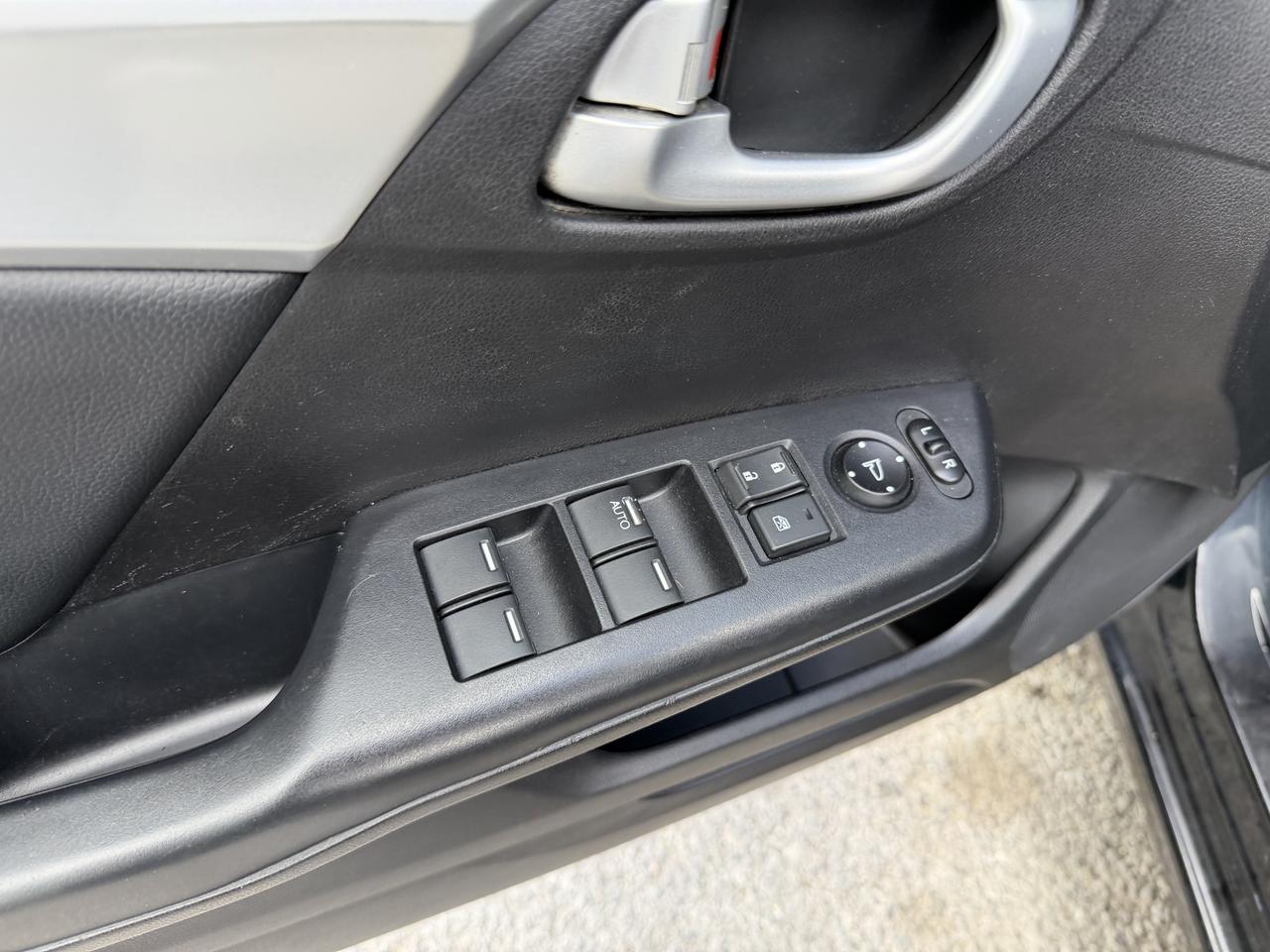 2013 Honda Civic Touring AUTO, LEATHER, SUNROOF, NAV, HEATED SEATS! - Photo #18