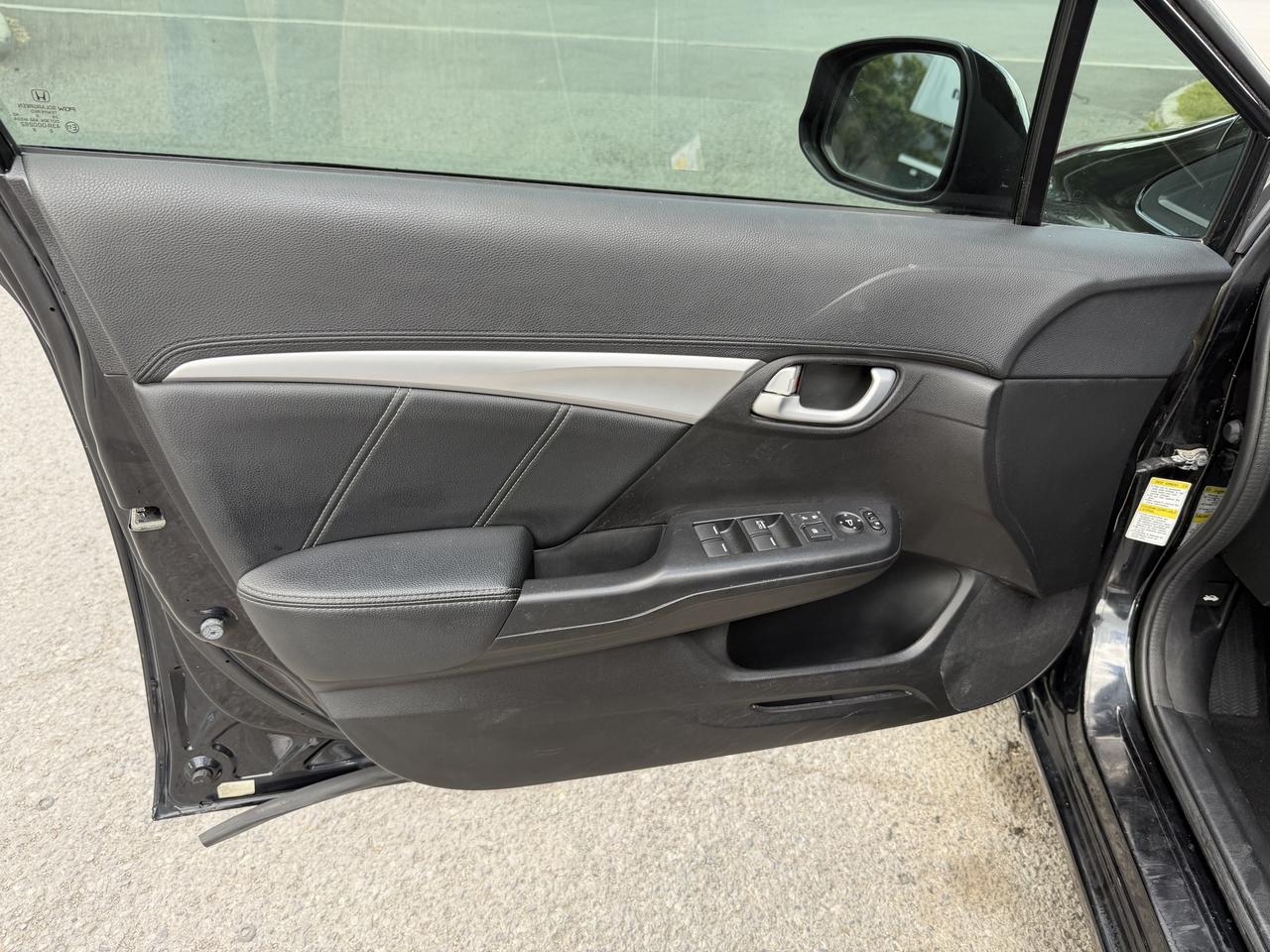2013 Honda Civic Touring AUTO, LEATHER, SUNROOF, NAV, HEATED SEATS! - Photo #17