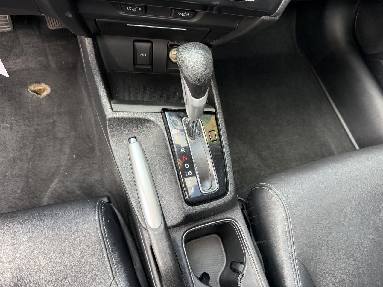 2013 Honda Civic Touring AUTO, LEATHER, SUNROOF, NAV, HEATED SEATS! Photo