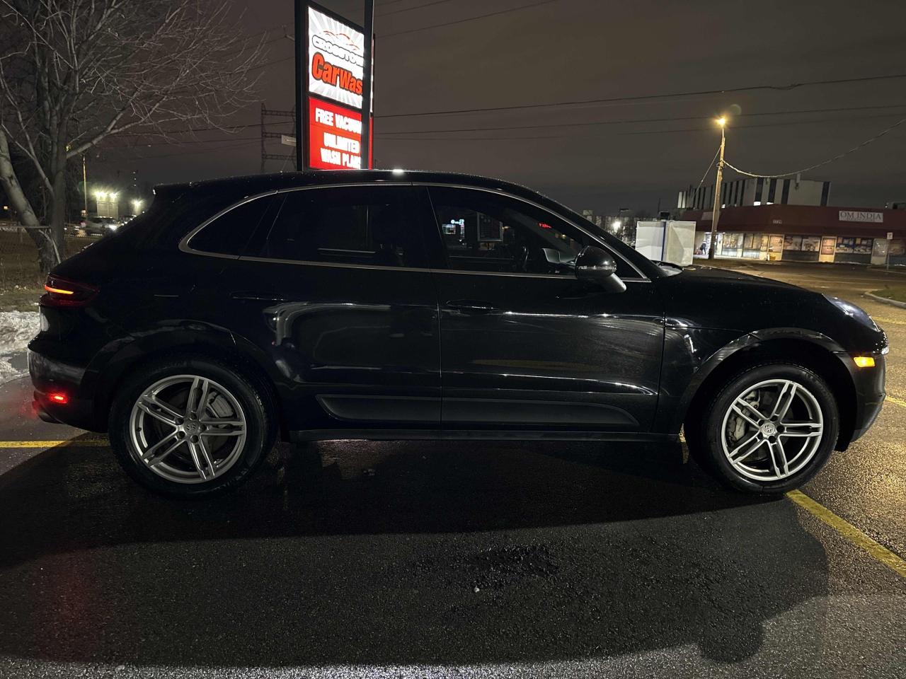 2015 Porsche Macan S - AWD, BOSE AUDIO, HEATED SEATS & STR WHEEL! Photo