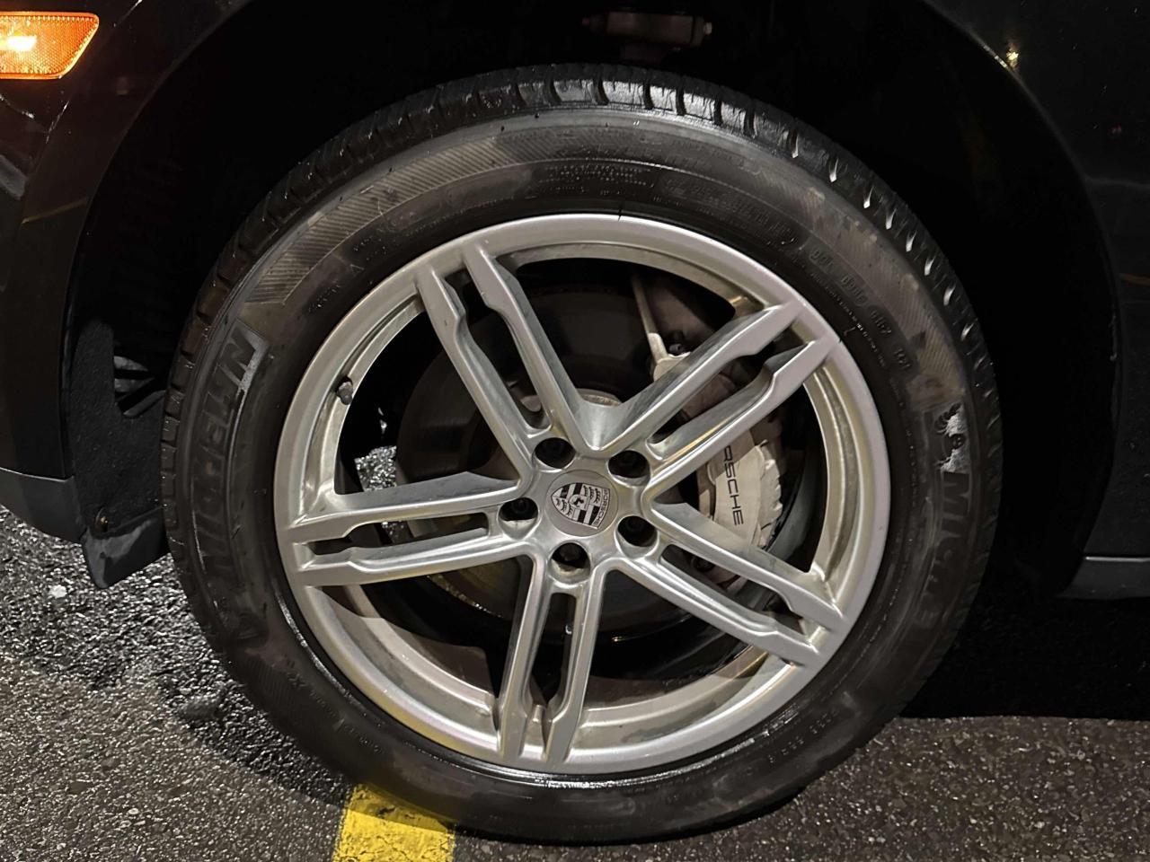 2015 Porsche Macan S - AWD, BOSE AUDIO, HEATED SEATS & STR WHEEL! Photo