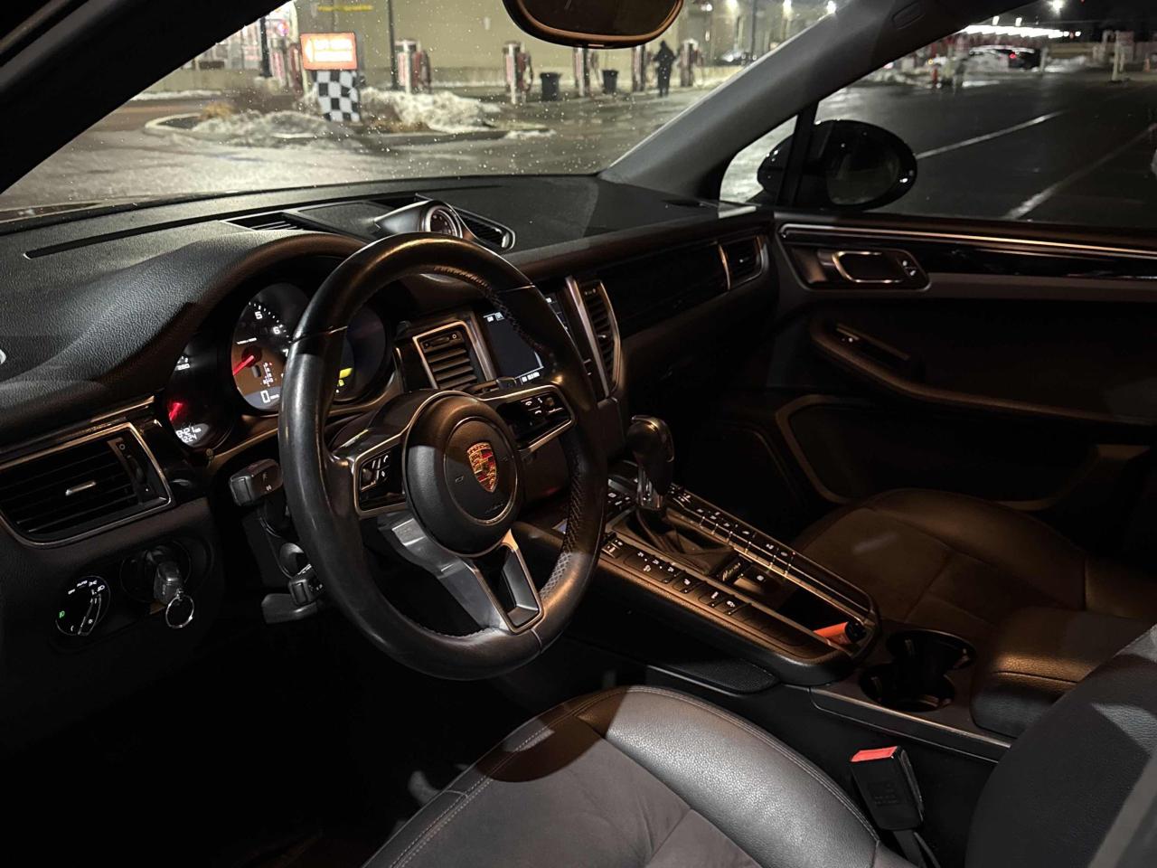 2015 Porsche Macan S - AWD, BOSE AUDIO, HEATED SEATS & STR WHEEL! Photo