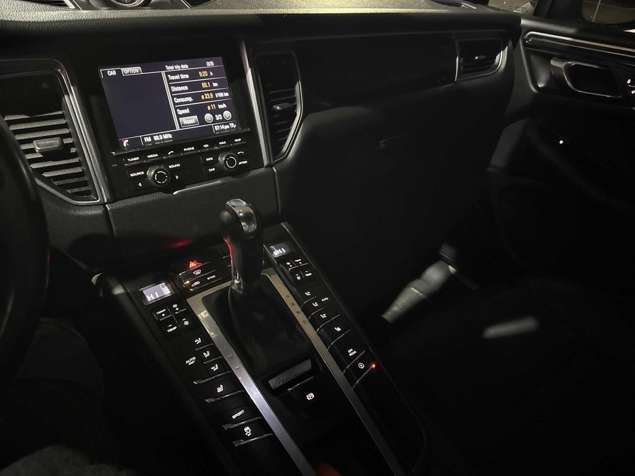 2015 Porsche Macan S - AWD, BOSE AUDIO, HEATED SEATS & STR WHEEL! Photo